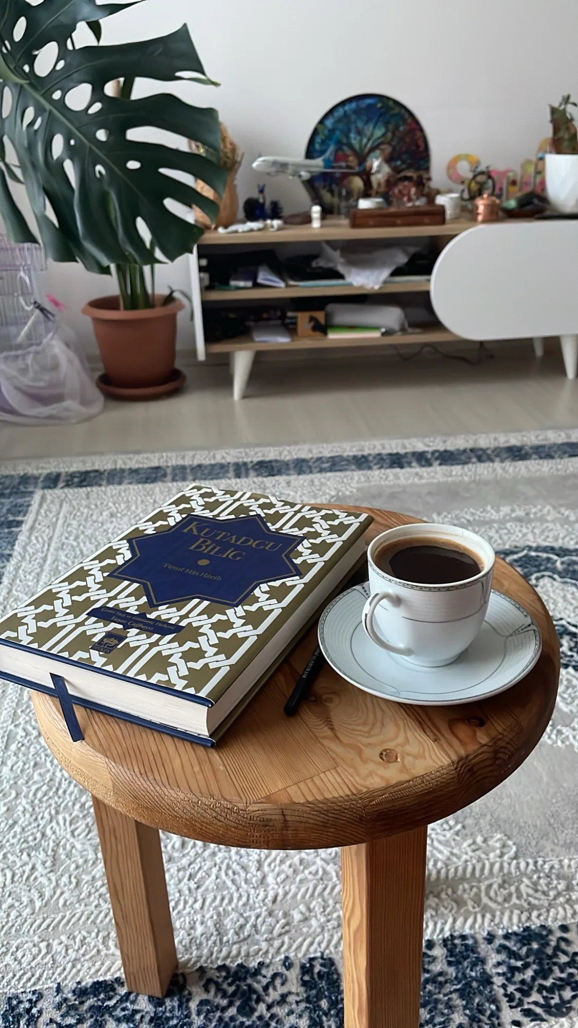 Inhale the scent of aged paper and dark roast.